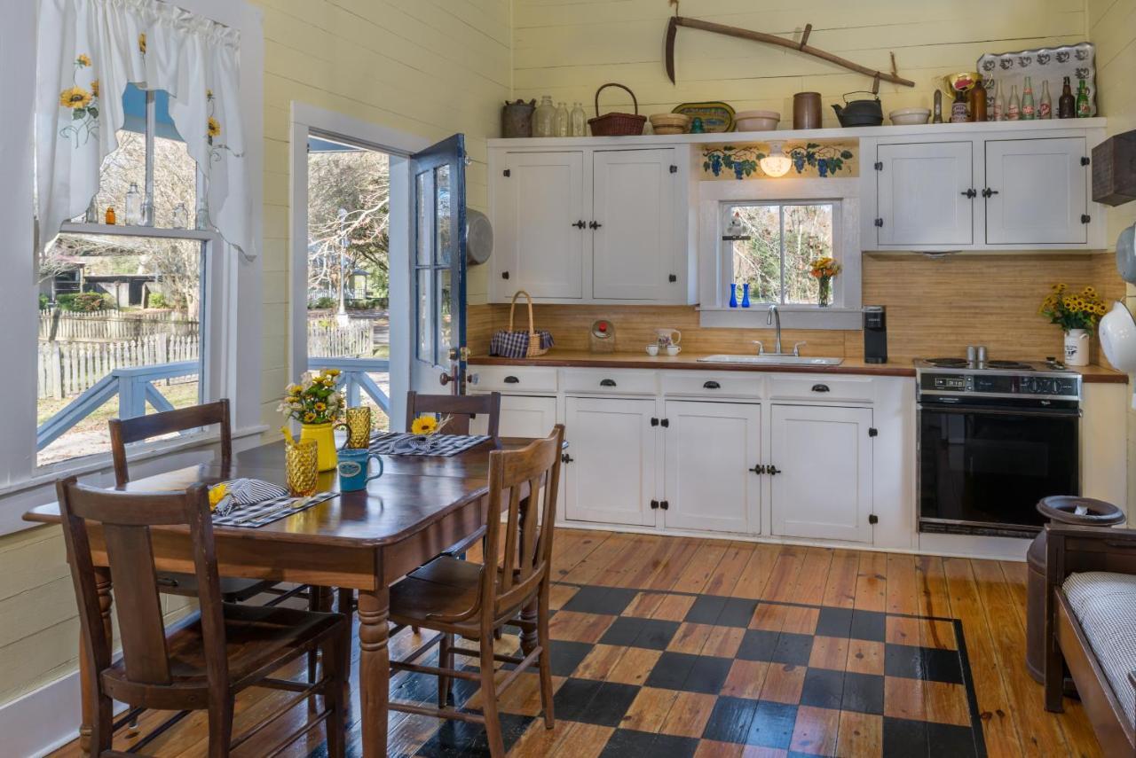Maison D'Memoire Bed & Breakfast Cottages Rayne Екстер'єр фото
