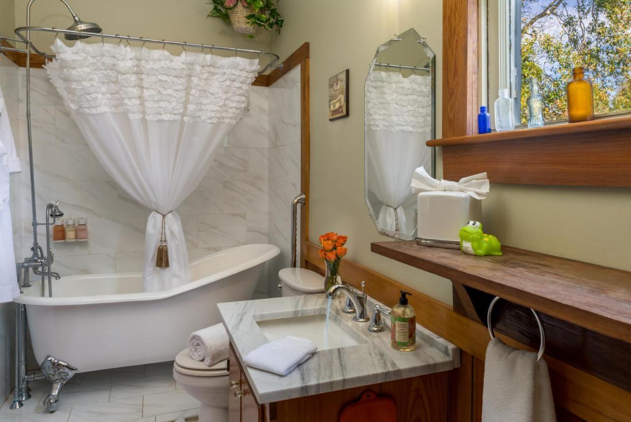Maison D'Memoire Bed & Breakfast Cottages Rayne Екстер'єр фото